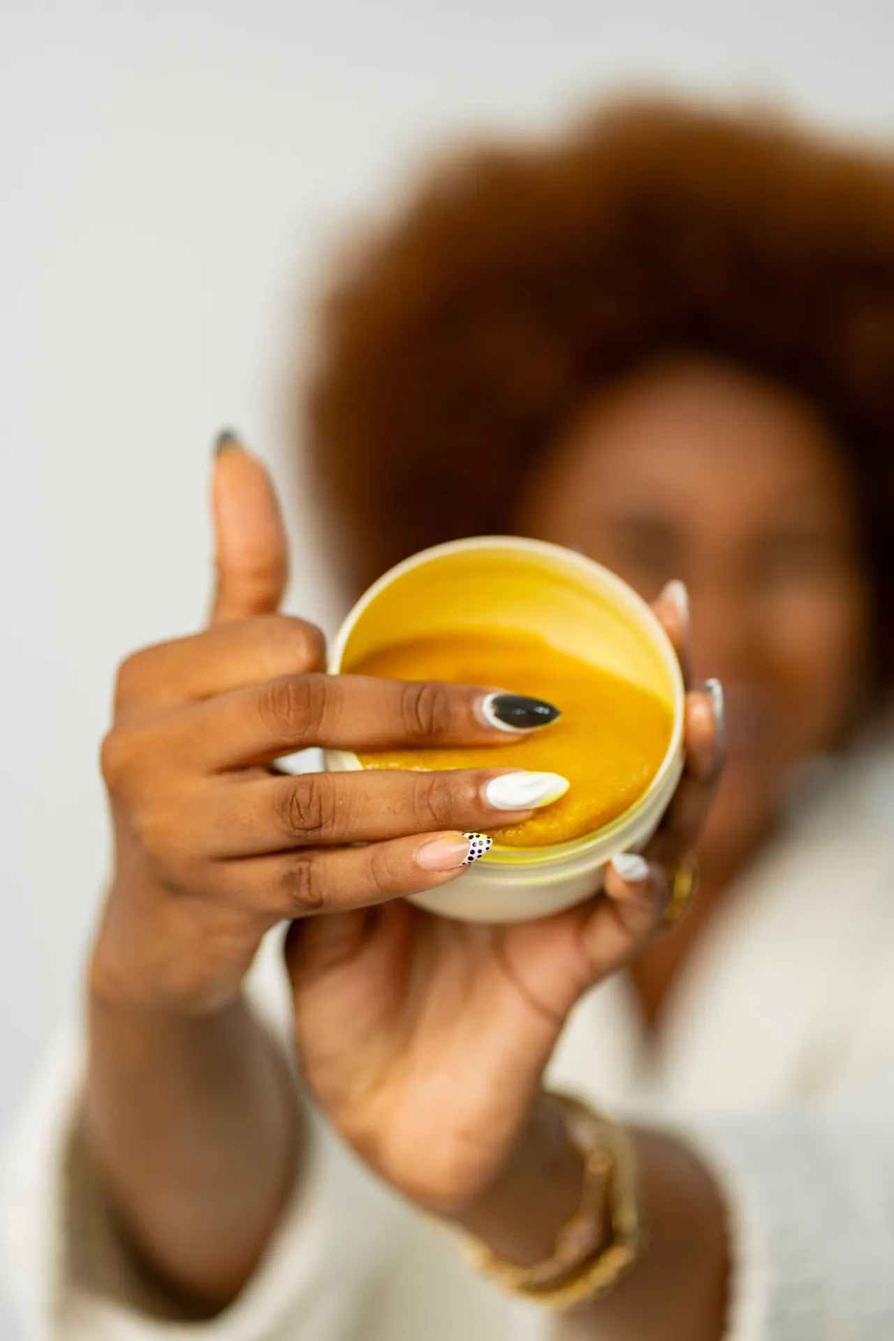 Gommage éclat de la peau au curcuma et miel